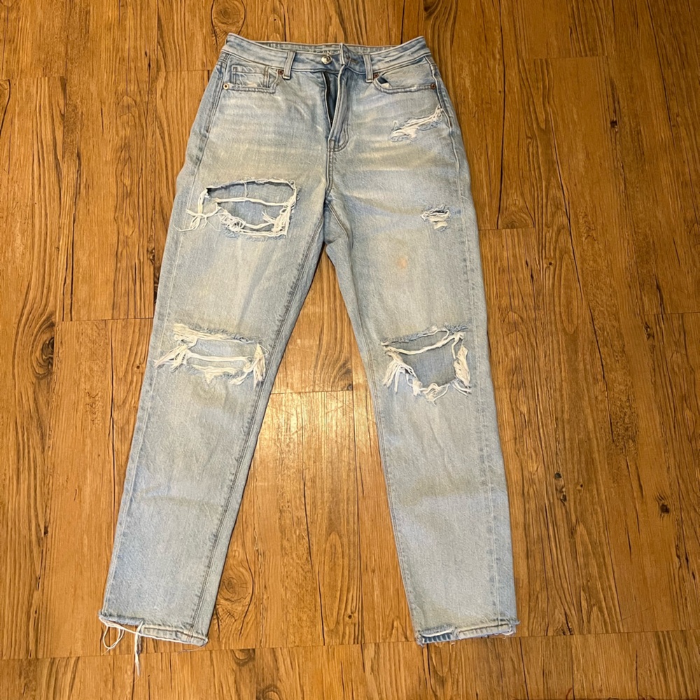 American Eagle high-waisted distressed denim mom jeans #momjeans